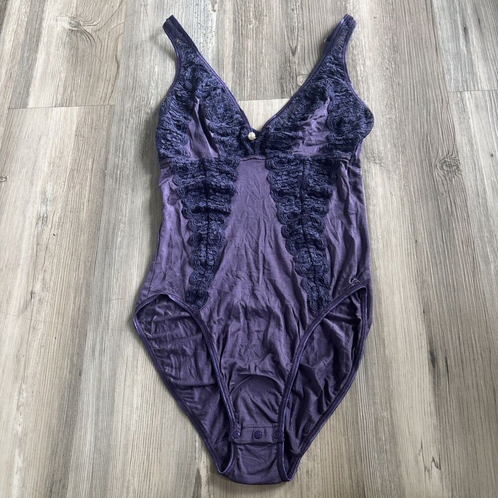 Vintage Y2K Purple Lace Dark Romantic Goth Grunge pearl  Bodysuit Size Small